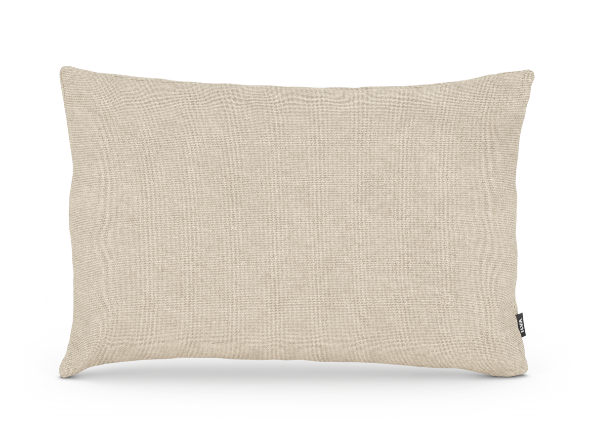 Rektangulär beige kudde på vit bakgrund.