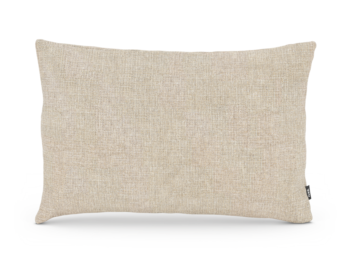 Beige kudde med linneliknande textur, frilagd på vit bakgrund.