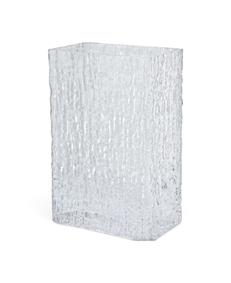Rektangulär, klar glasvas med isliknande textur, frilagd på vit bakgrund.