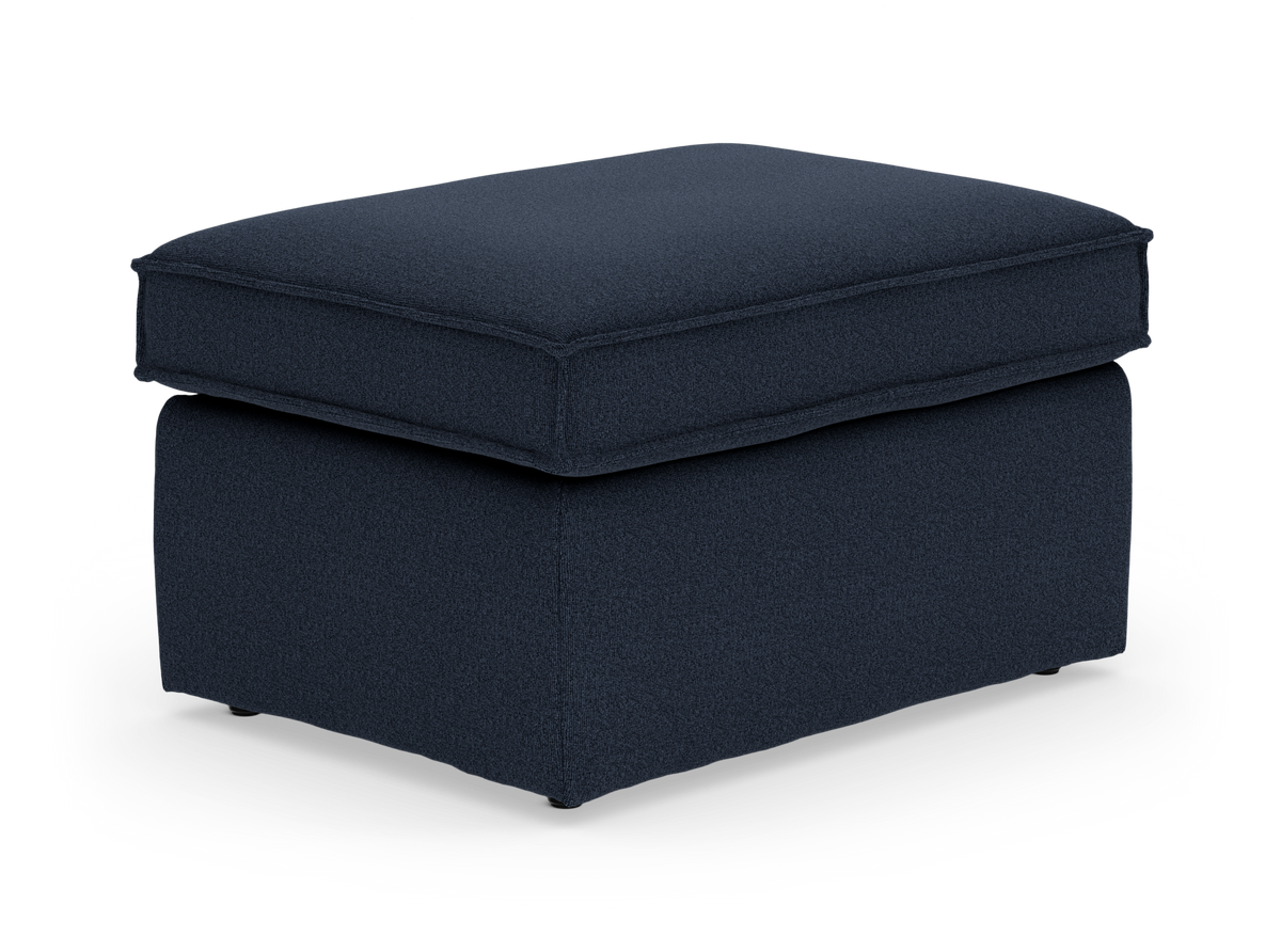 Mörkblå ottoman/sittpuff med mjuk kuddtopp, frilagd på vit bakgrund.