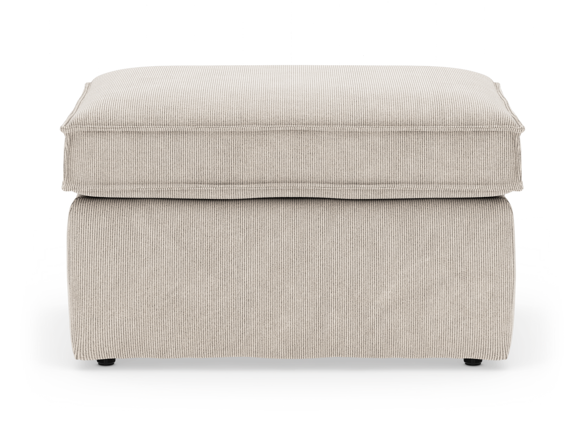 Beige fotpall i bredspårig manchester med mjuk toppkudde, frilagd mot vit bakgrund.