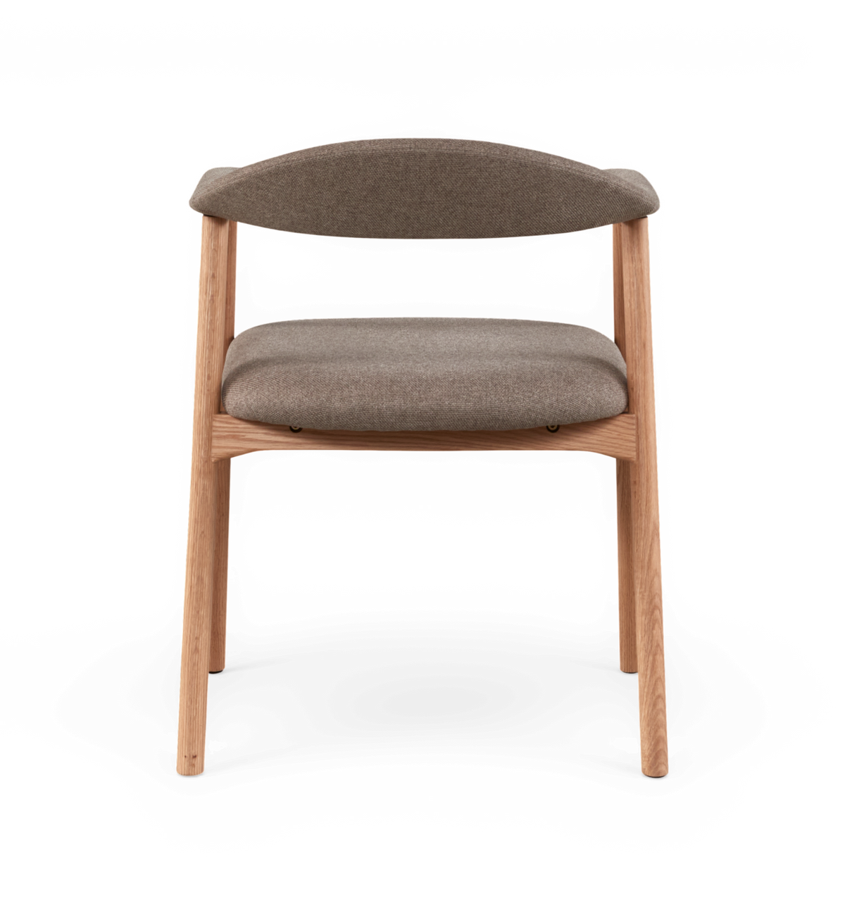 Framifrån: modern skandinavisk stol med naturfärgat ekunderrede och taupe/grå stoppad sits och välvd rygg, frilagd på transparent bakgrund.
