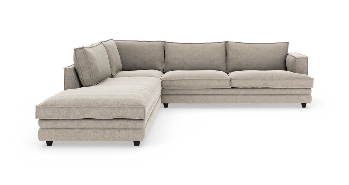 Beige L-formad modulsoffa med schäslong till vänster, fristående på vit bakgrund.