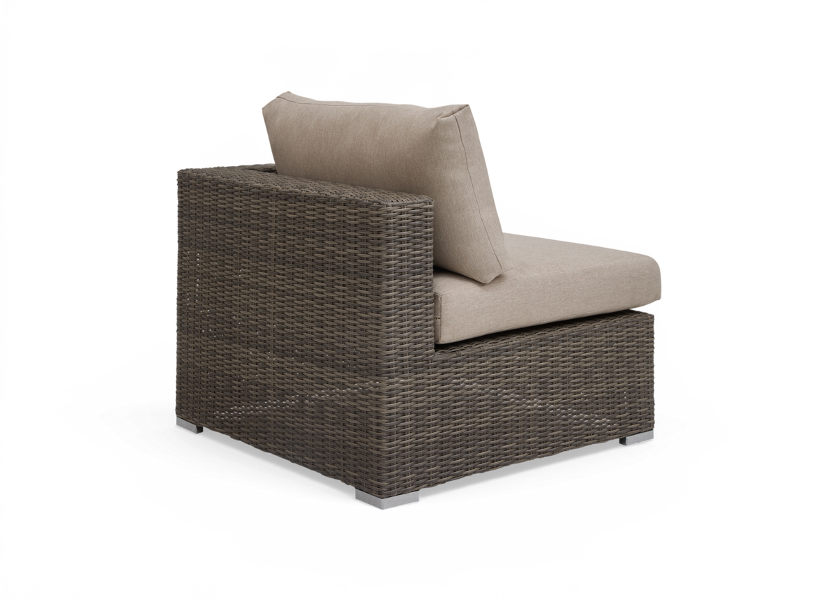 Grå konstrotting sofamodul med beige sitt- och ryggdyna, vänsterarm, frilagd på vit bakgrund.
