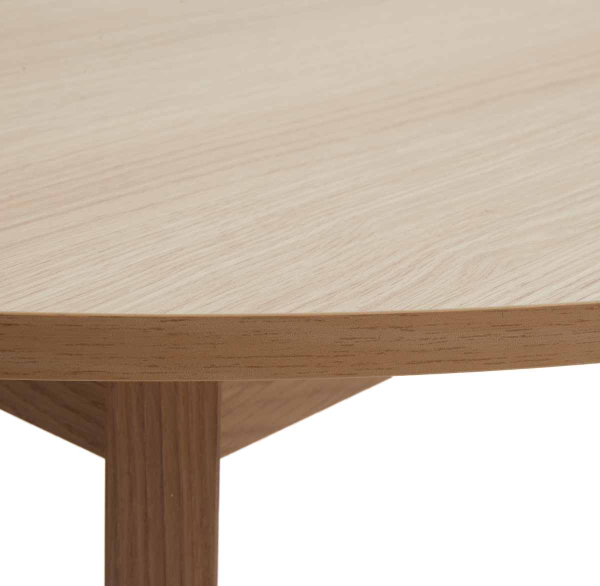 Detalj av ljus ekbordsskiva och ben, produktfoto.