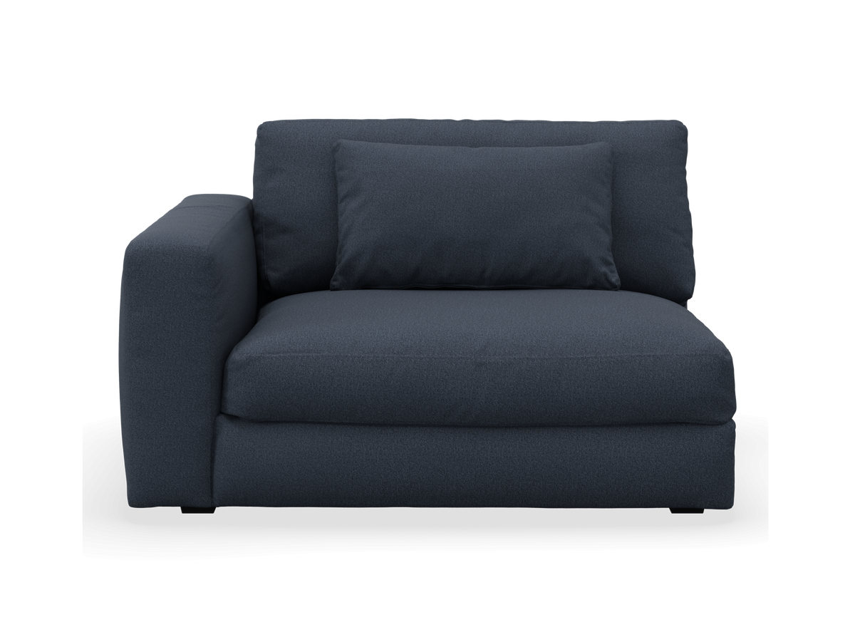 Mörkblå modulsoffa med vänster armstöd och ryggkudde, frontvy.