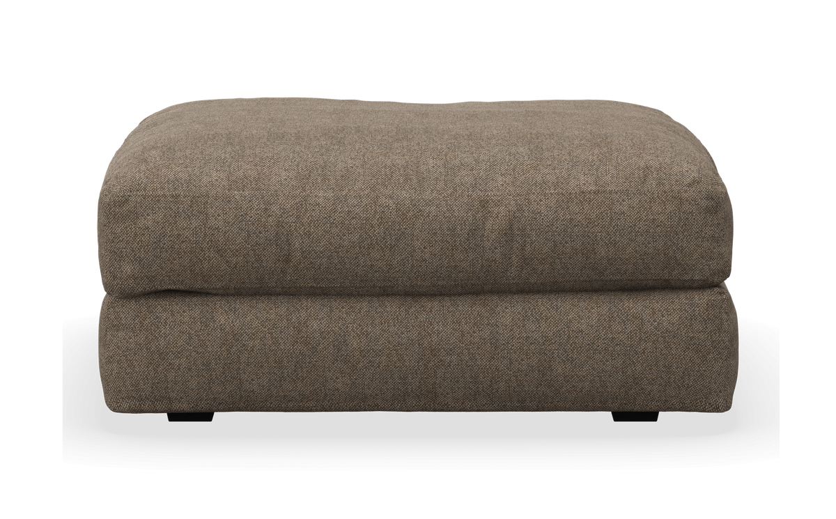 Brun tygpuff/ottoman, frilagd i frontvy.