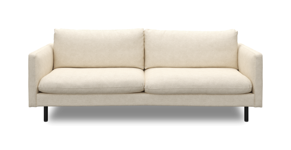 Beige 2-sits soffa med raka armstöd och svarta ben, frontvy.