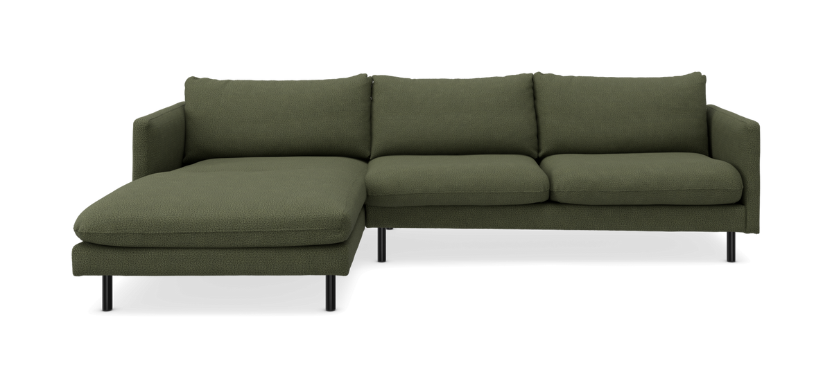 Grön hörnsoffa med vänsterställd schäslong, modern design med svarta ben.