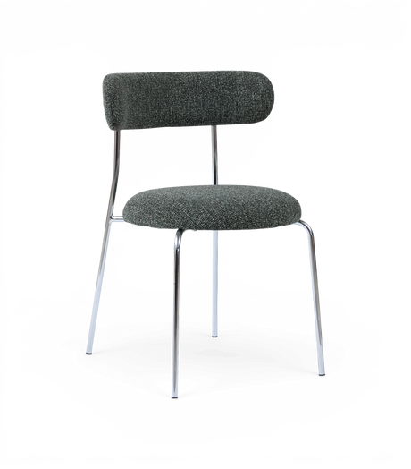 Modern stol med mörkgrått tygsäte och ryggstöd samt kromade ben, frilagd på vit bakgrund.