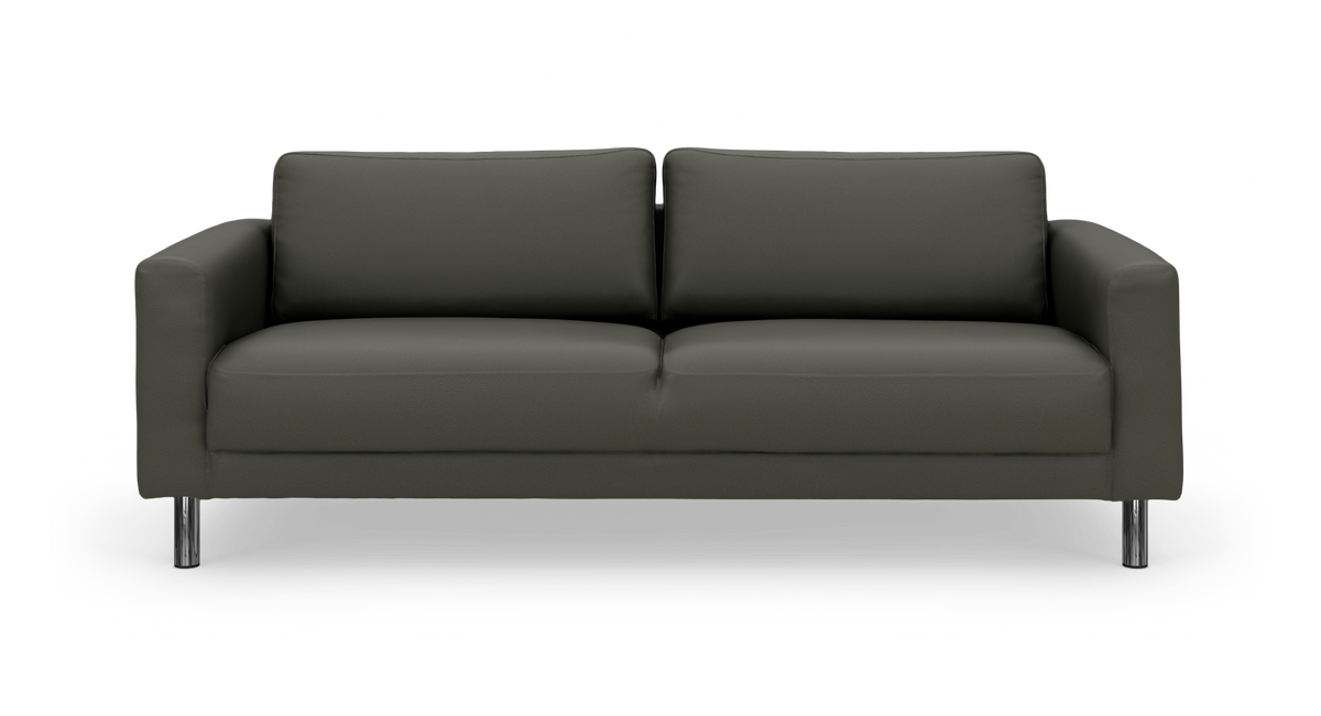 Mörkgrå tvåsits soffa med raka armstöd och kromade ben, frilagd mot vit bakgrund.