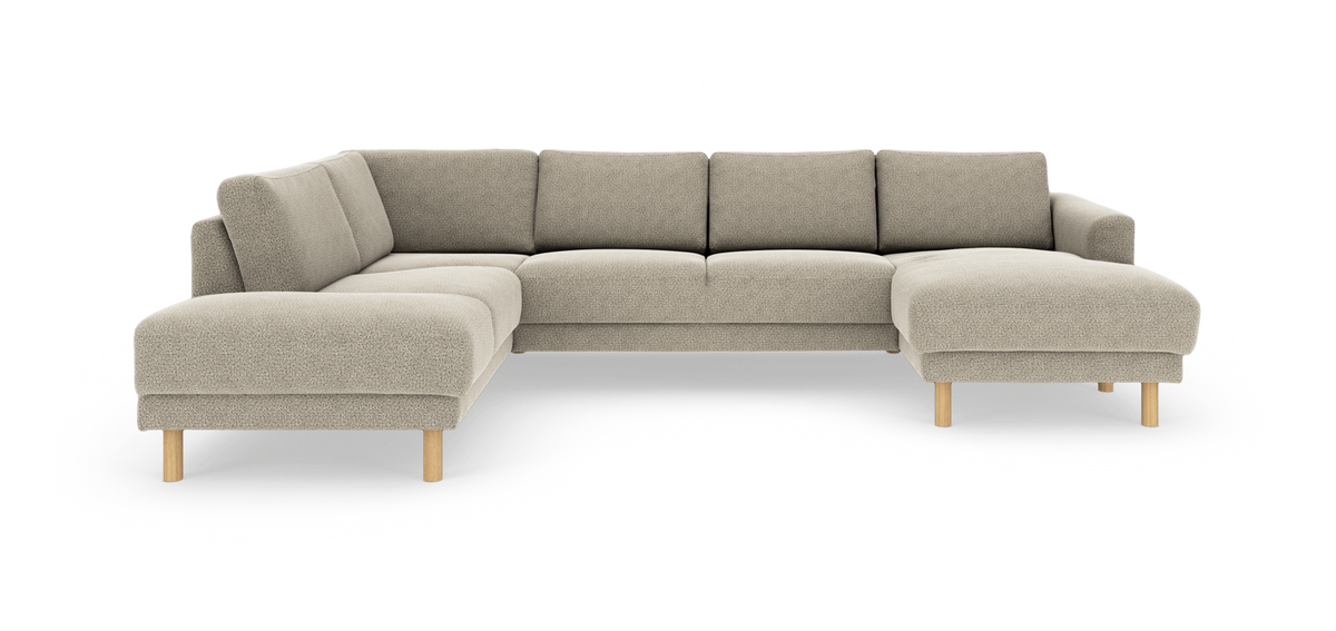 Beige modulsoffa i L‑form med schäslong till höger och ljusa träben.