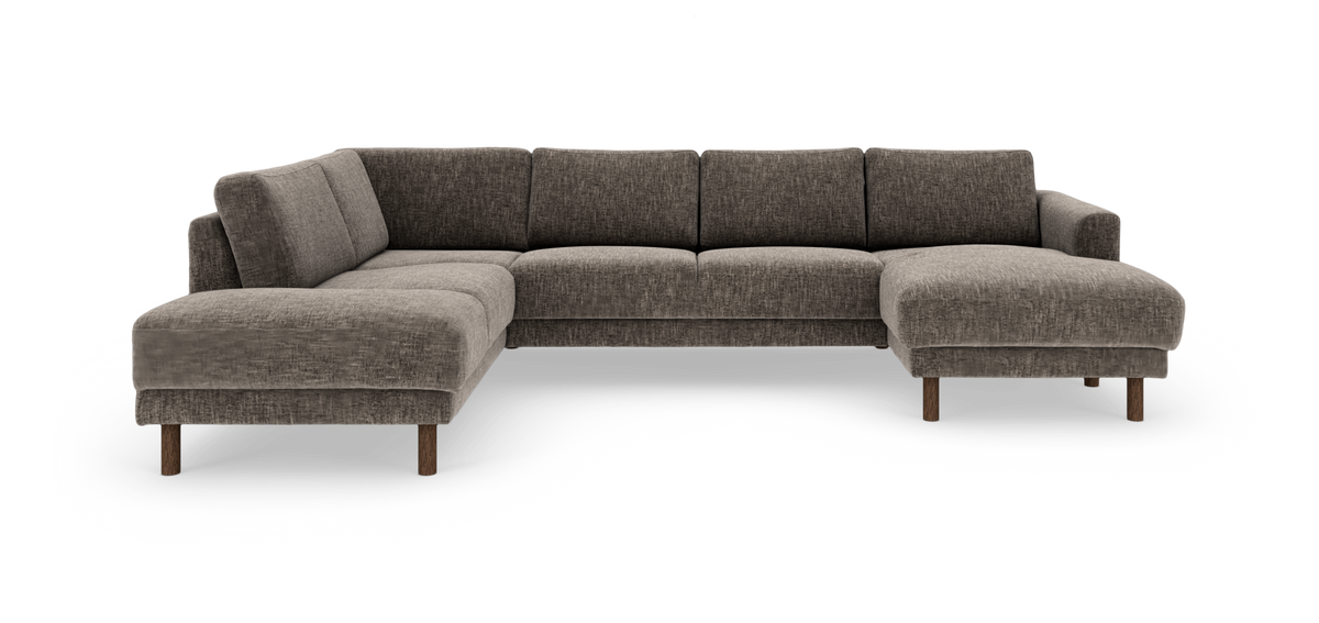 Stor U‑soffa i mörkgrå textil med träben, schäslong på både vänster och höger sida.