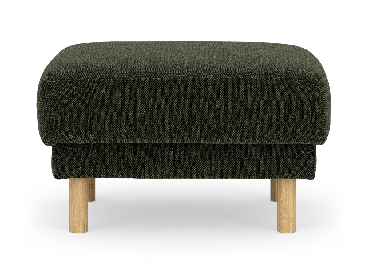 Mörkgrön ottoman/fotpall med mjukt rundade kanter och ljusa träben, fristående mot vit bakgrund.