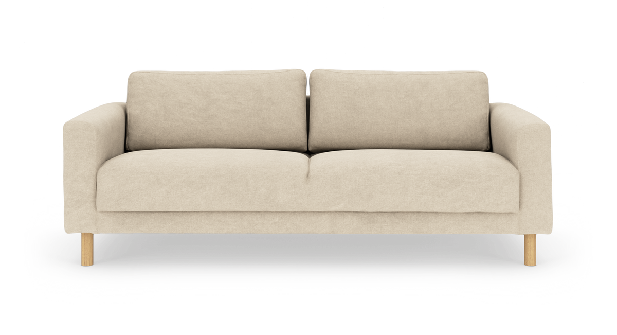Beige 3-sits soffa med raka armstöd och träben, frilagd mot vit bakgrund.