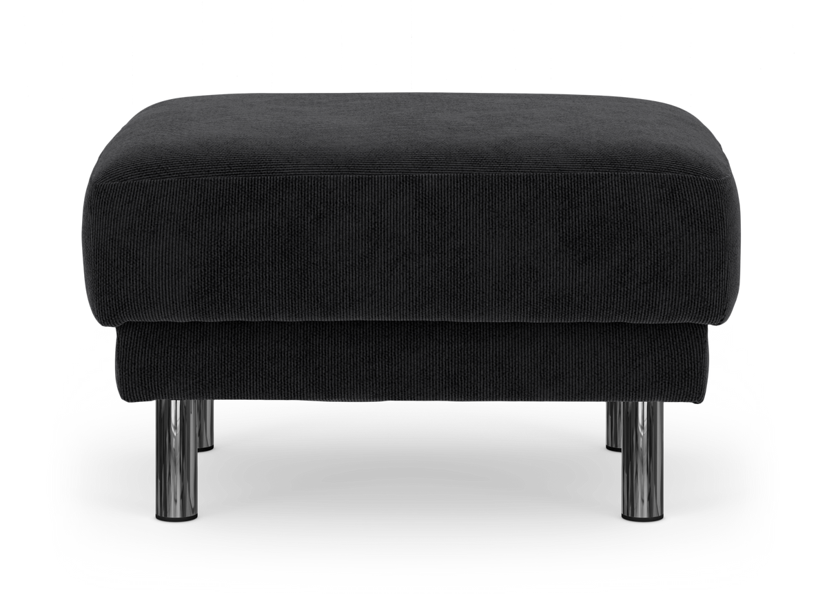 Svart ottoman/fotpall med metallben, frilagd mot vit bakgrund.