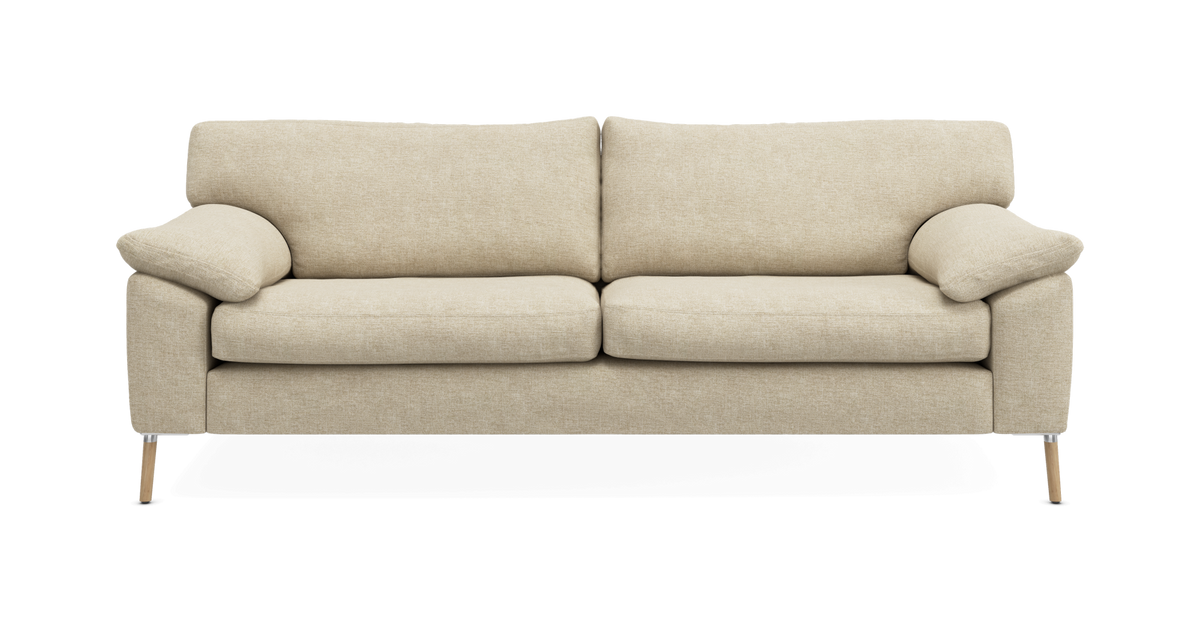 Beige 3‑sits soffa i tyg med träben, frontvy på vit friläggning.