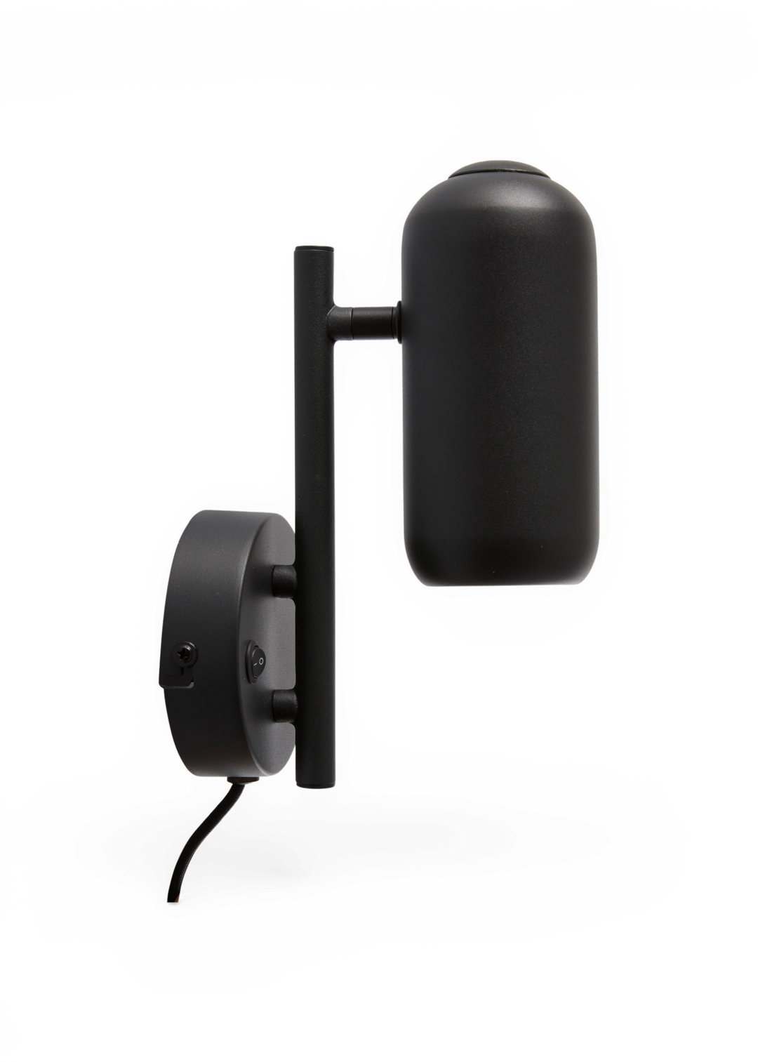 Mattsvart vägglampa i modern cylindrisk design med strömbrytare på väggfästet.