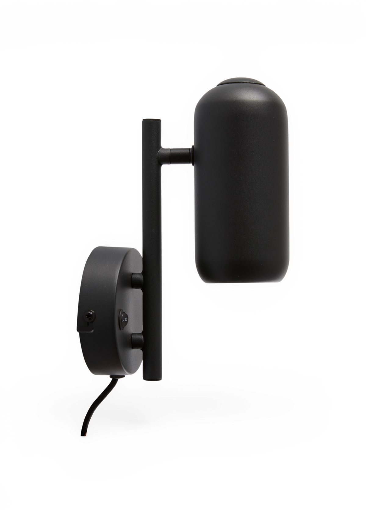 Mattsvart vägglampa i modern cylindrisk design med strömbrytare på väggfästet.