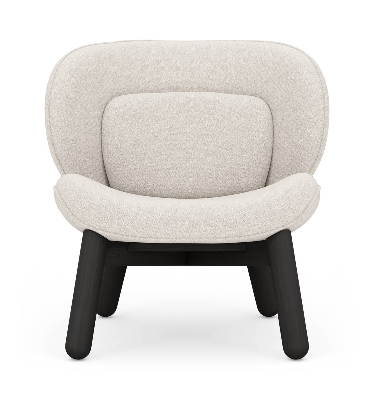 Framifrån tagen produktbild av en modern loungestol med ljus beige boucléklädsel och mörka träben på vit bakgrund.