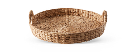 Rund flätad bricka/kurv i naturmaterial med två handtag.