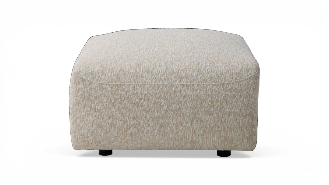 Beige kvadratisk puff/ottoman i bouclétyg, frontvy på neutral bakgrund.