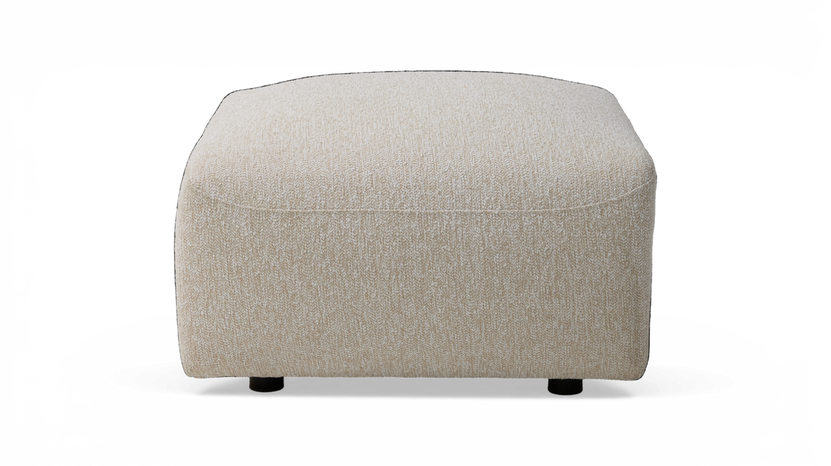 Beige kvadratisk puff/ottoman i bouclétyg, frontvy på neutral bakgrund.