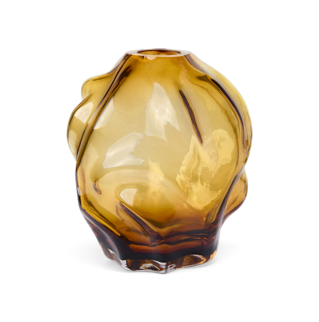 Bärnstensfärgad glasvas med organisk, skulpterad form och marmorerade virvlar.