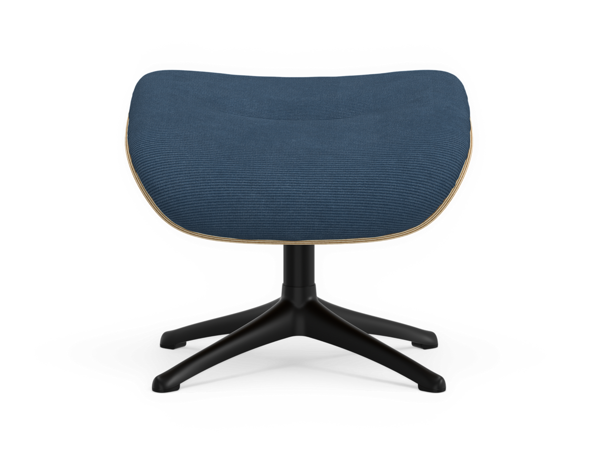 Blå fotpall/ottoman med tygklädd sits och svart fyrkryssad snurrfot, frilagd på vit bakgrund.