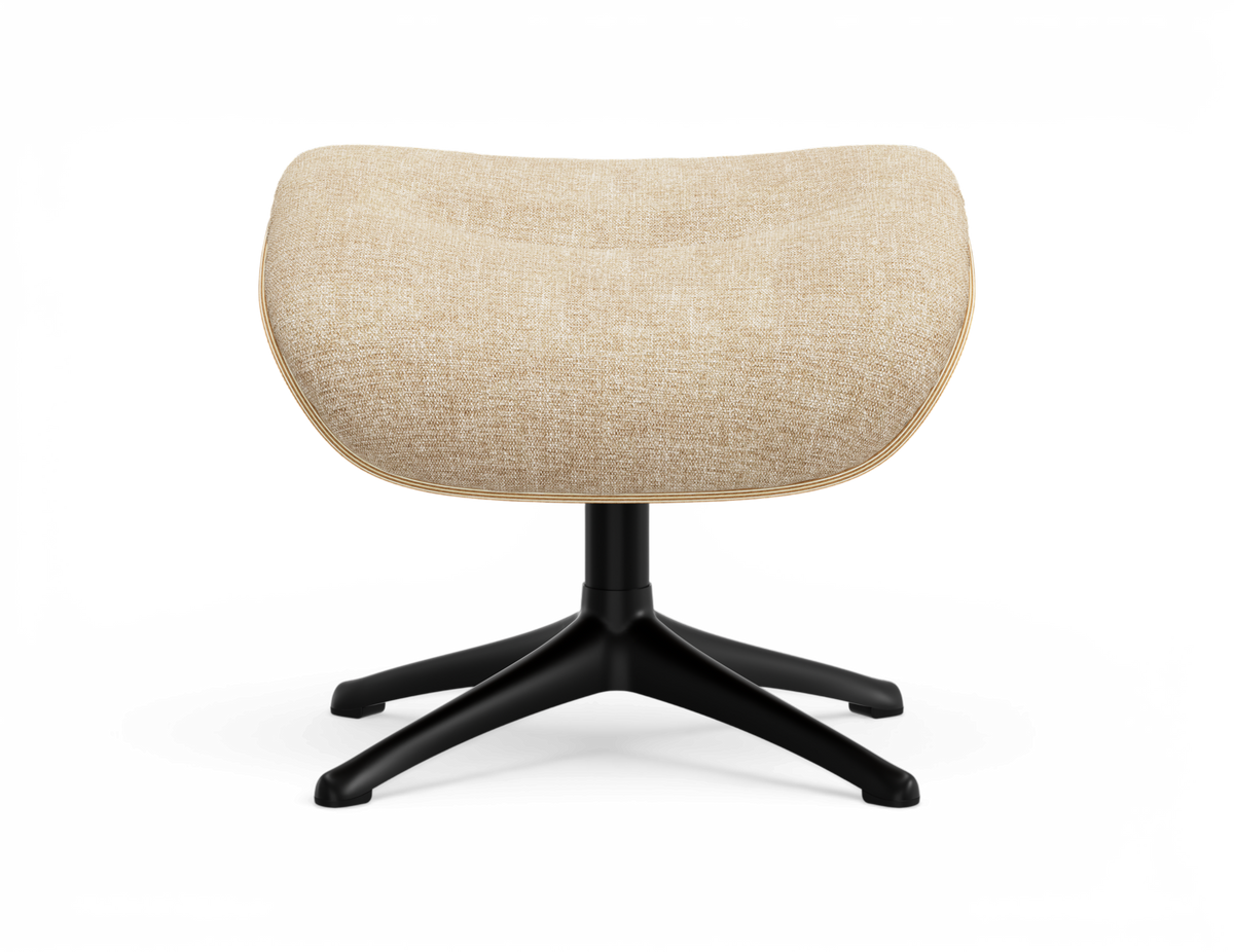 Beige fotpall med textilklädsel och svart fyrkryssfot, frilagd på vit bakgrund.