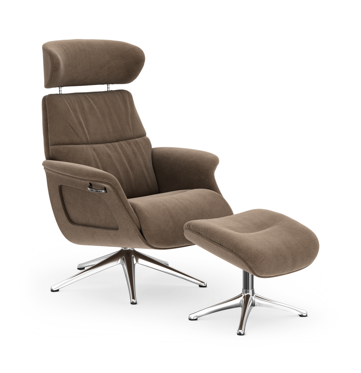 Brun reclinerfåtölj med nackstöd och matchande fotpall på kromade kryssben.