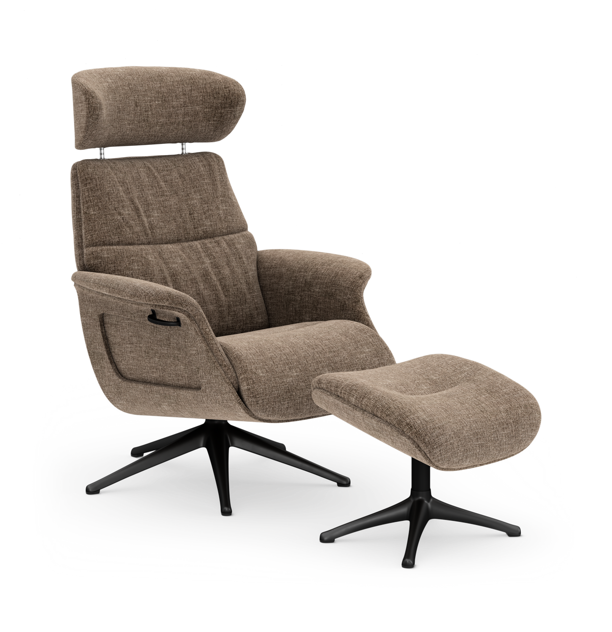 Brun reclinerfåtölj med fotpall på svart snurrstativ, frilagd.