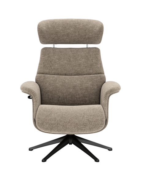 Framsida av beige tygfåtölj med hög nackkudde och svart drejebase/sok?