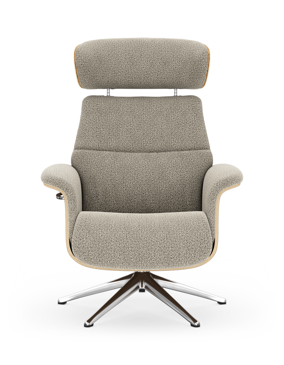 Modern beige fåtölj med hög rygg och nackstöd, träkant och kromat snurrkrydsunderrede.