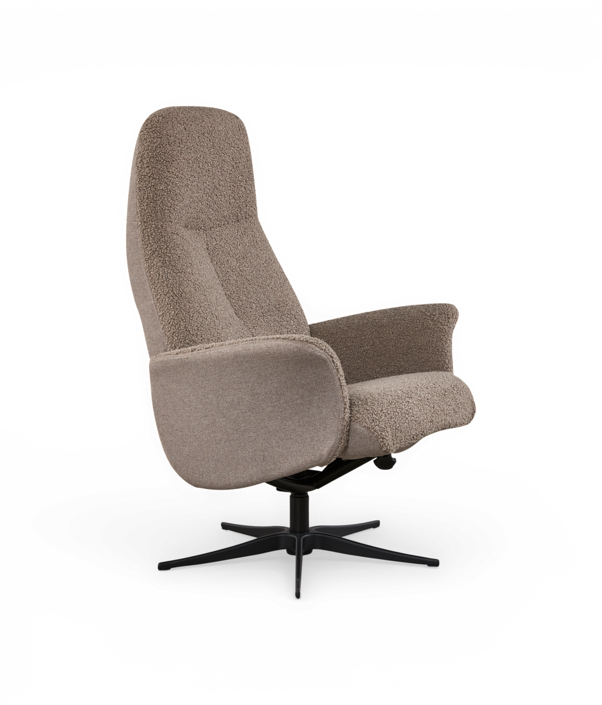 Beige snurrfåtölj i bouclé med hög rygg och svart stjärnformad metallfot, sedd från sidan.
