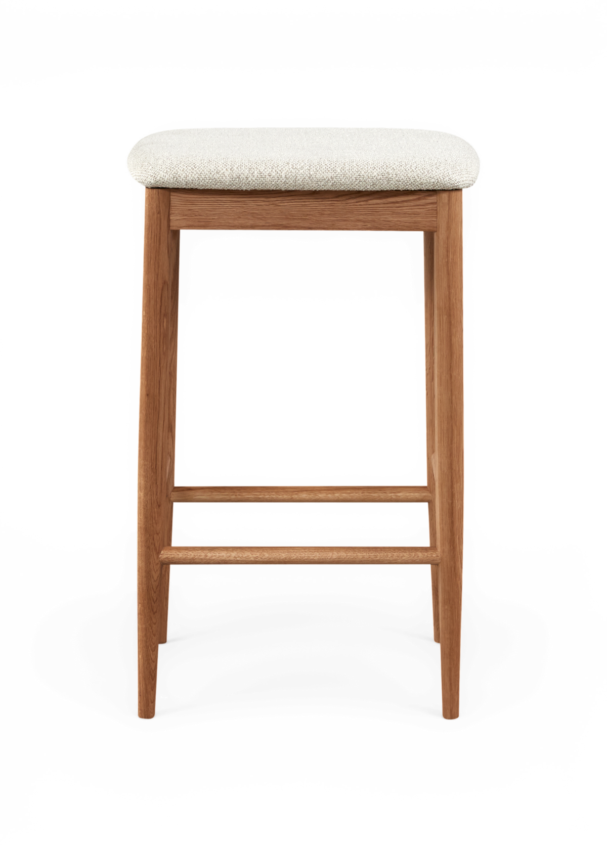 Barstol med ljusbeige stoppad sits och ben i ek, frontvy, frilagd.