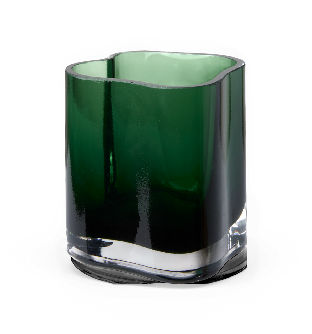 Mörkgrön vågformad glasvas med organisk kvadratisk form och klar bas, frilagd på vit bakgrund.