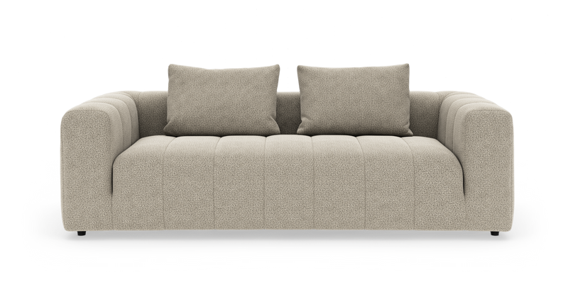 Beige tresitssoffa med två ryggkuddar, rundade armstöd och kanalsydd sits._ps
