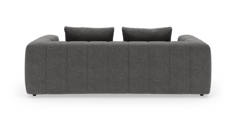 Mörkgrå, modern 3-sits soffa med två ryggkuddar, fotograferad lige förfra på vit bakgrund.