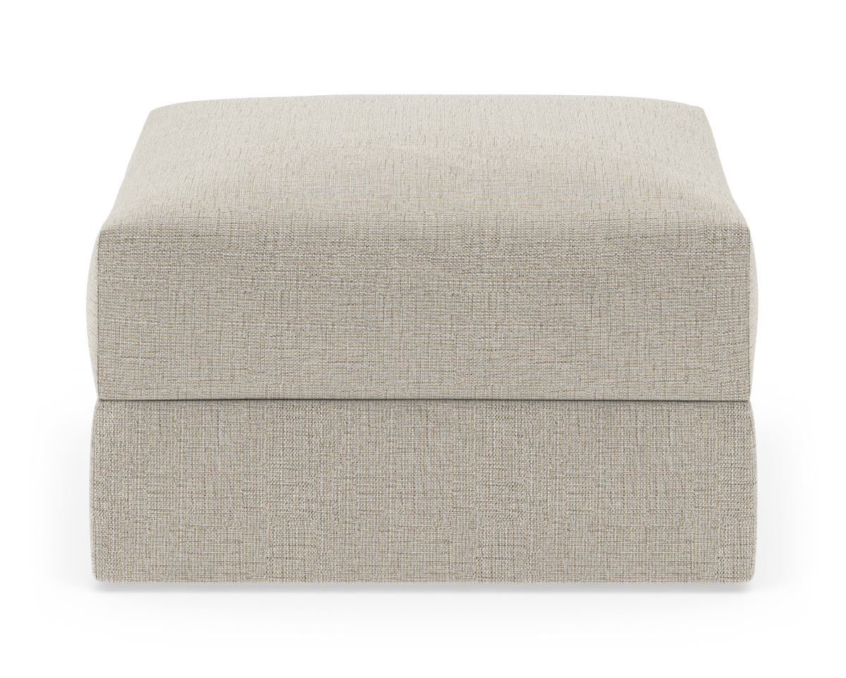 Beige kvadratisk ottoman i tyg, frontvy mot vit bakgrund.