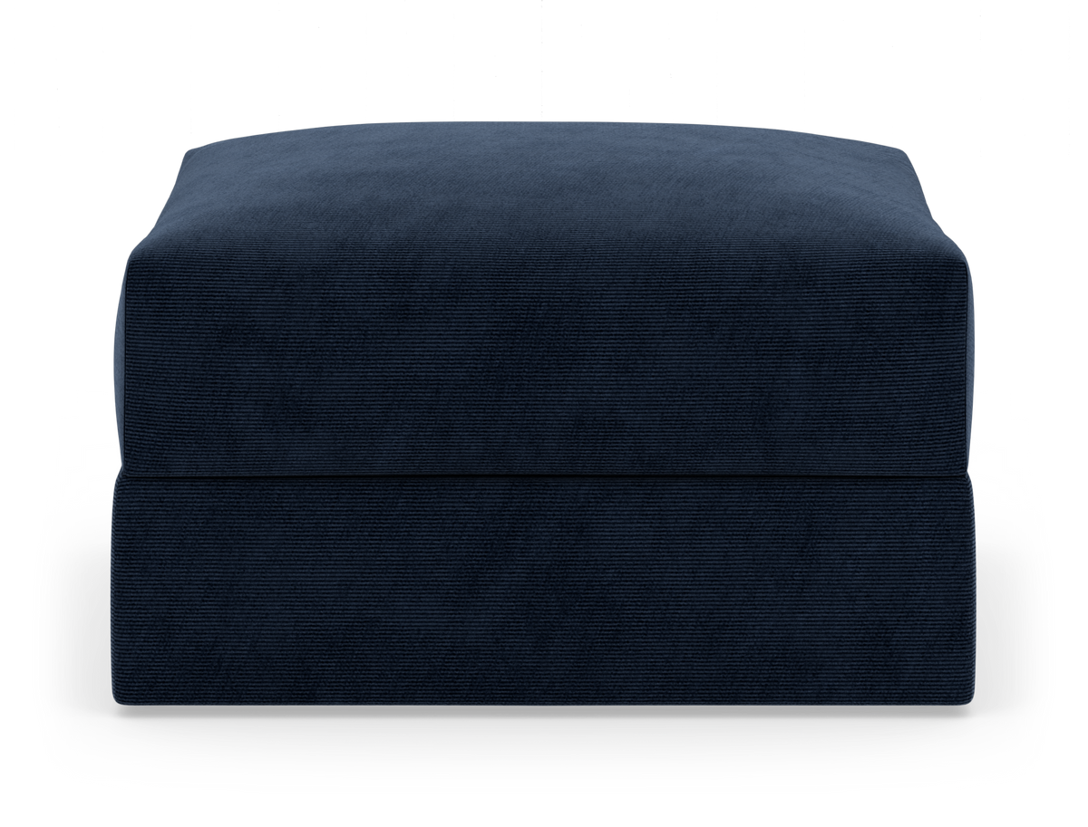 Mörkblå rektangulär sittpuff/ottoman sedd framifrån mot vit bakgrund.