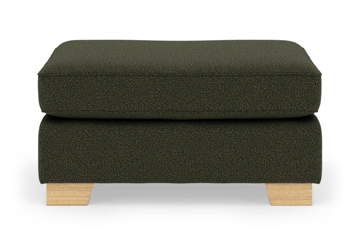 Mörkgrön ottoman/fotpall i tyg med ljusa träben, frilagd produktbild sedd rakt framifrån.