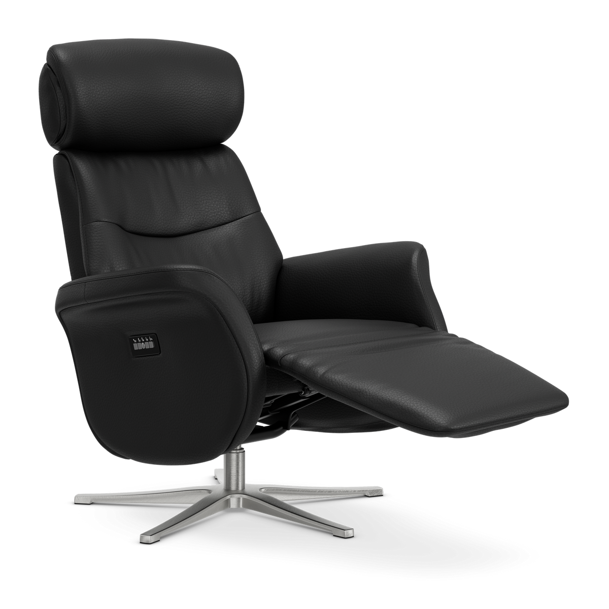 Svart läderfåtölj med recliner och utfälld fotstöd på snurrbart metallkryss.
