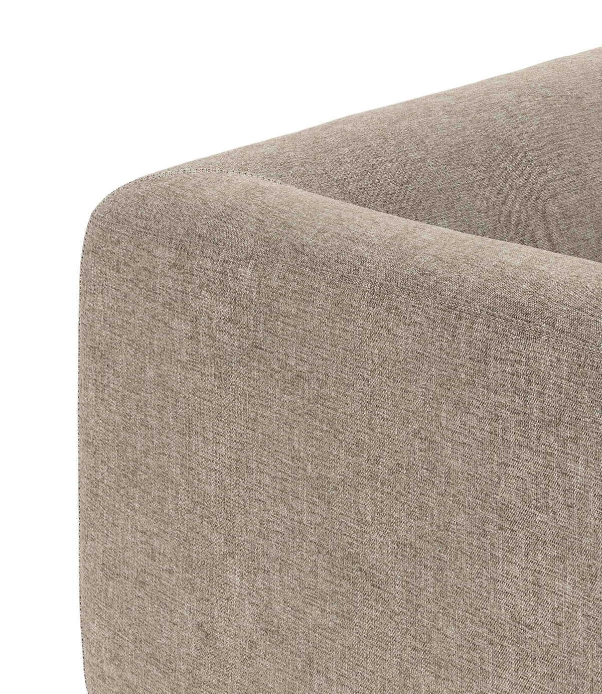 Närbild av beige tygklädd soffarm med rundade kanter.
