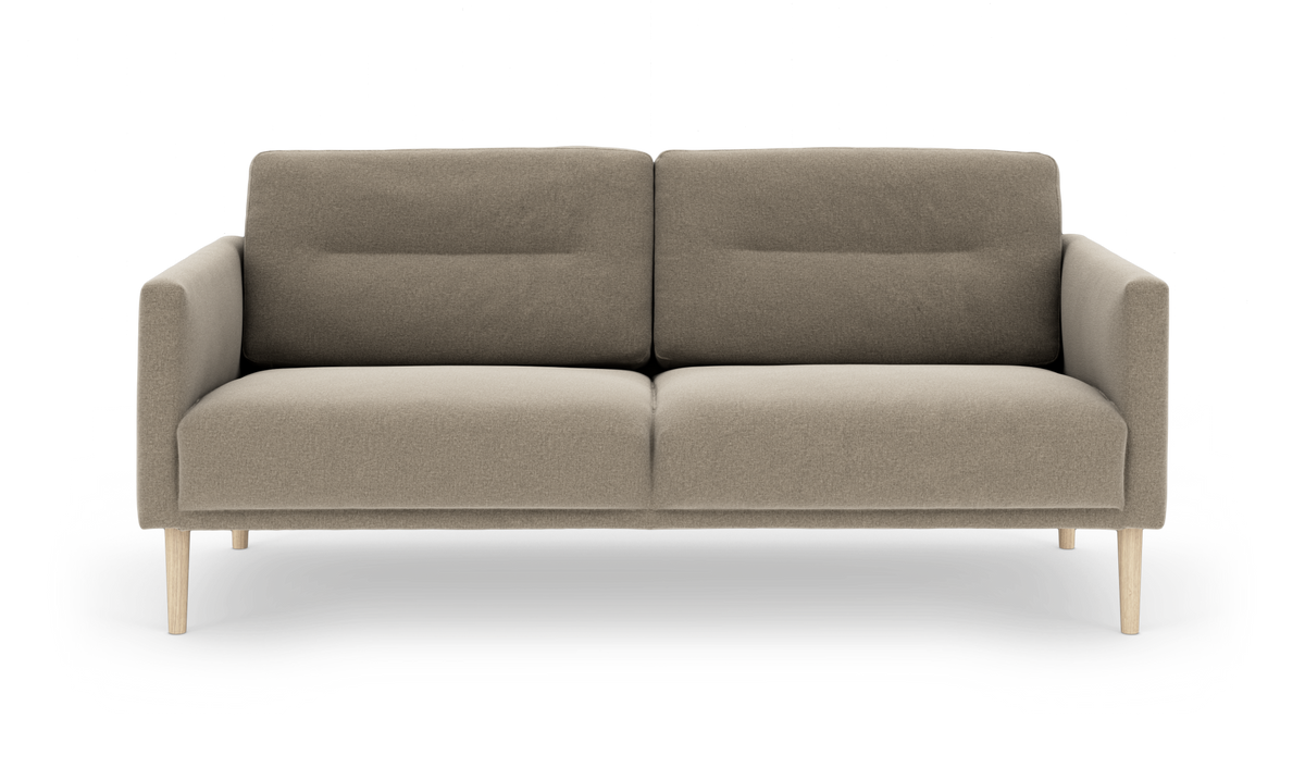 Beige 2‑sits soffa med träben, frontvy.