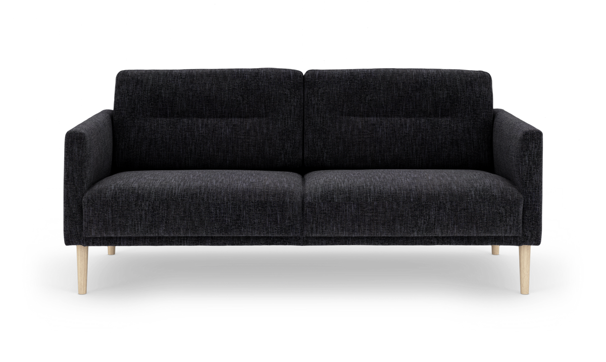 Mörkgrå 3-sitssoffa med ljusa träben i minimalistiskt skandinaviskt utförande.