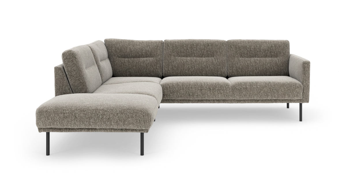 L‑formad modulsoffa i beige/grått tyg med metallben, frilagd mot vit bakgrund.