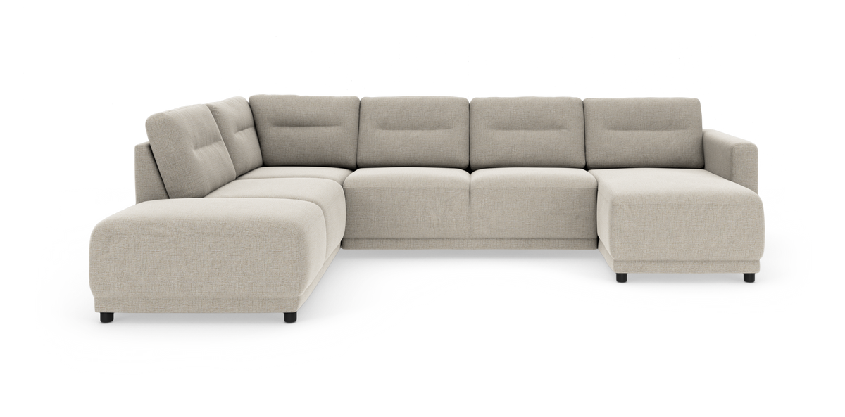 Beige modulsoffa i U‑form med schäslong till höger, mjukt rundade former och låga svarta ben.