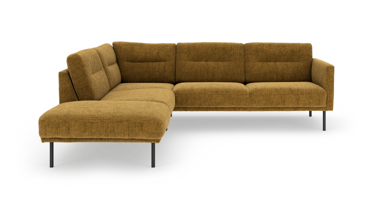 Senapsgul L-soffa med schäslong och slanka metallben i modern stil.