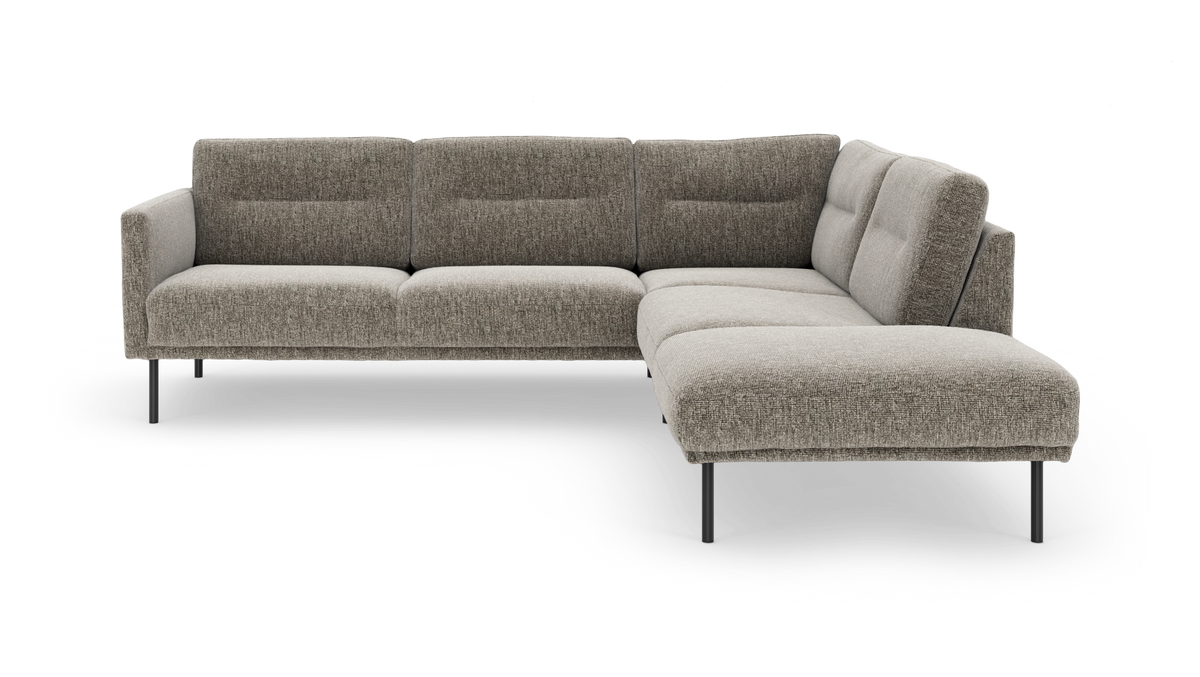 L-formad modulsoffa i beige/grått tyg med högerchaise på slanka svarta ben.